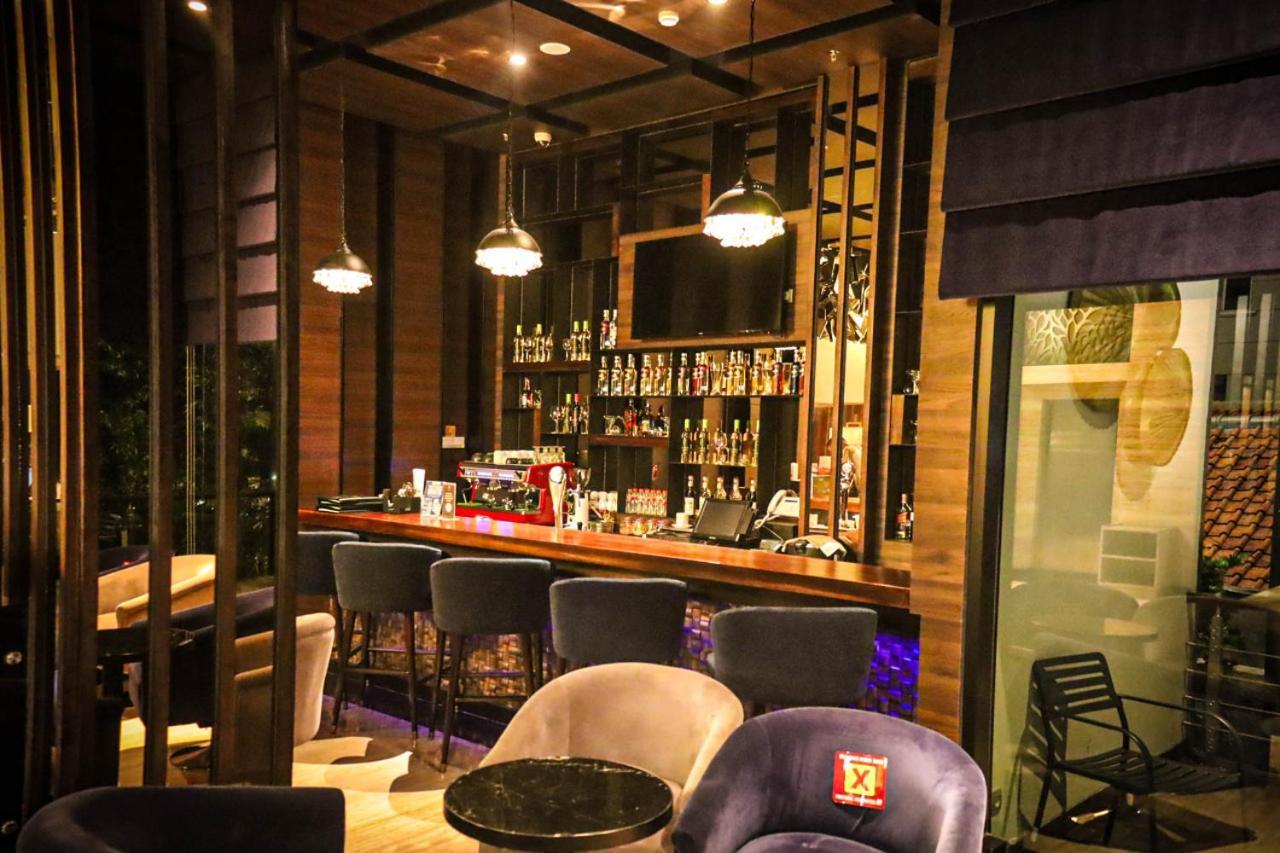 Sotis Kemang,