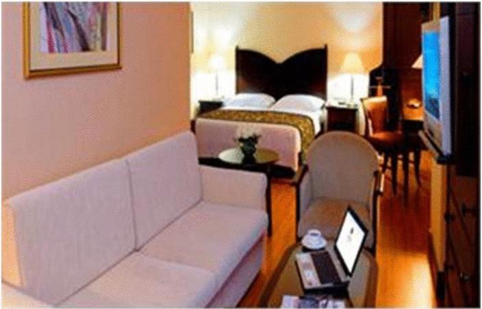 The Acacia Hotel 4*