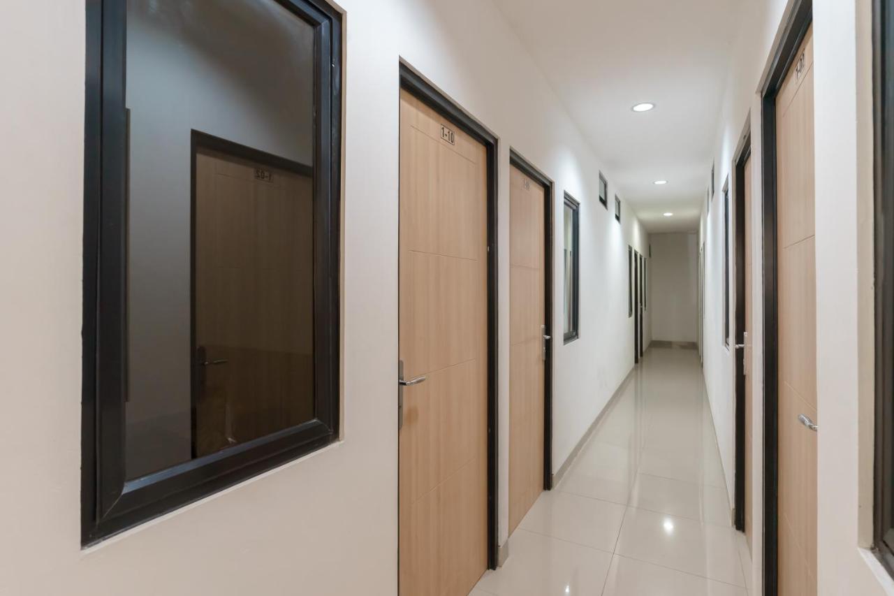 Reddoorz Near Seasons Mall 3 Hotel 2*