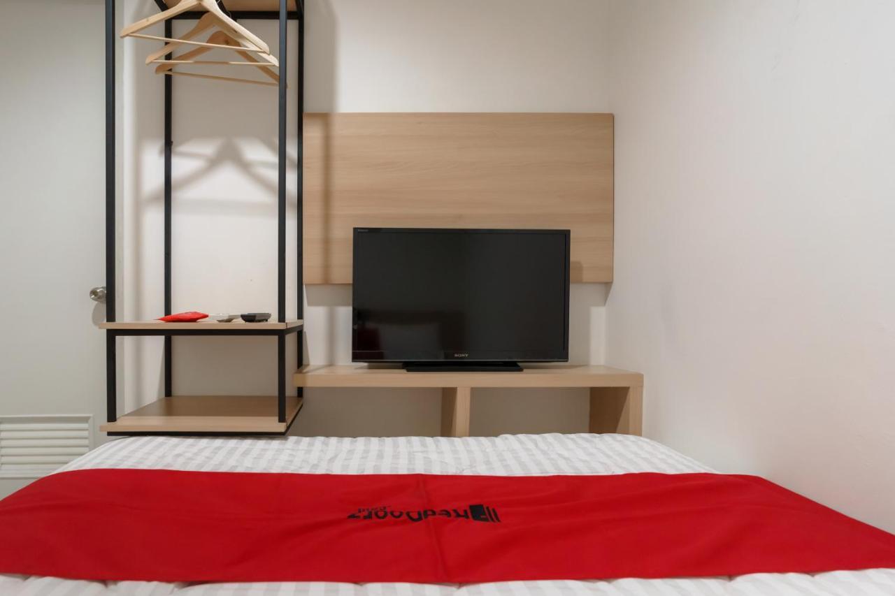 Hotel Reddoorz Near Seasons Mall 3 2*