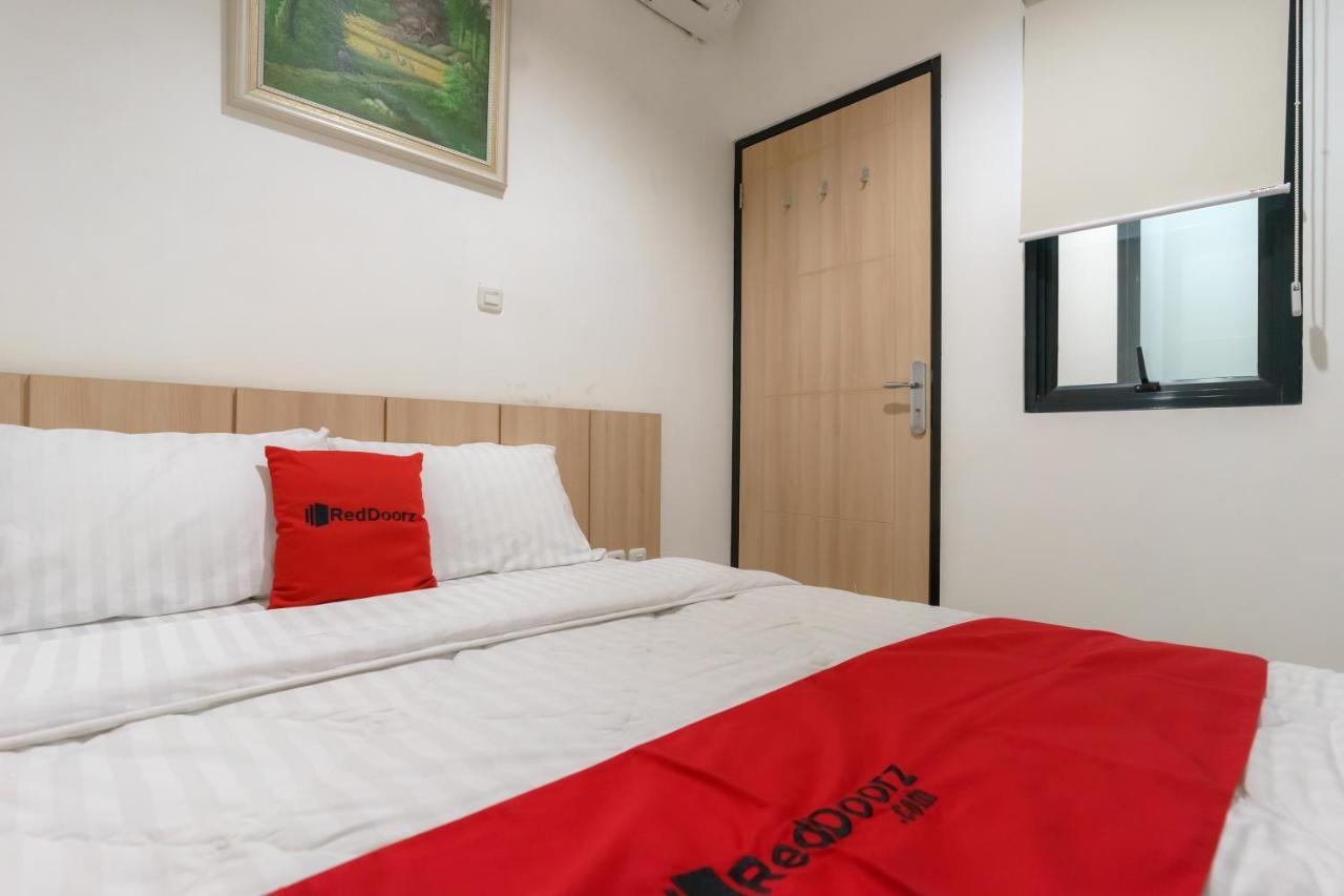 Hotel Reddoorz Near Seasons Mall 3 2*