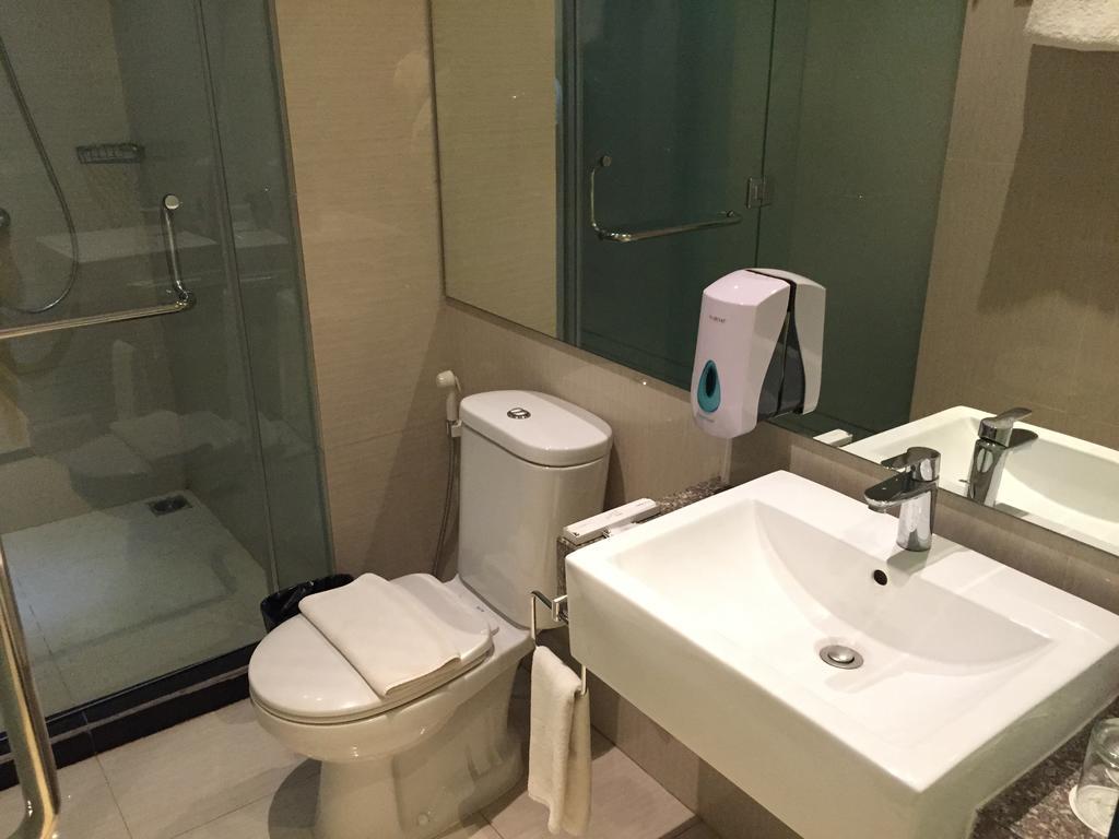 Hotel Whiz Prime Kelapa Gading 3*