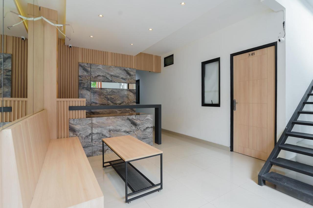 Hotel Reddoorz Near Seasons Mall 3 2*