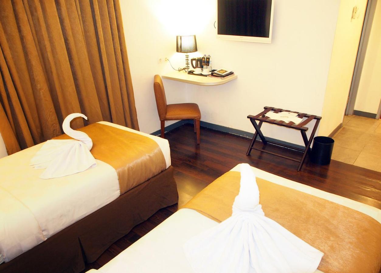 Hotel Maven Fatmawati 3*