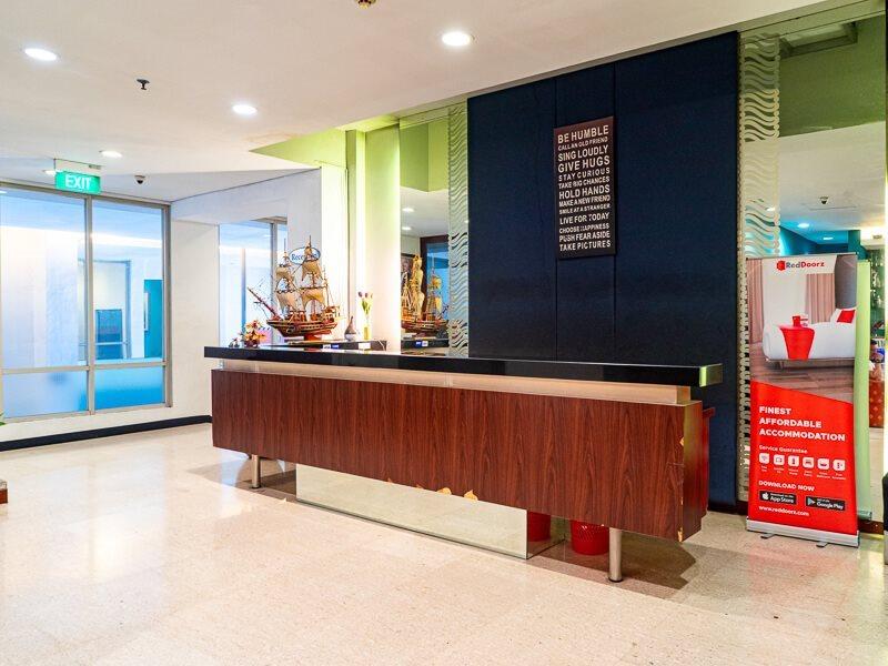 Reddoorz Near Blok M Square Hotel 3*