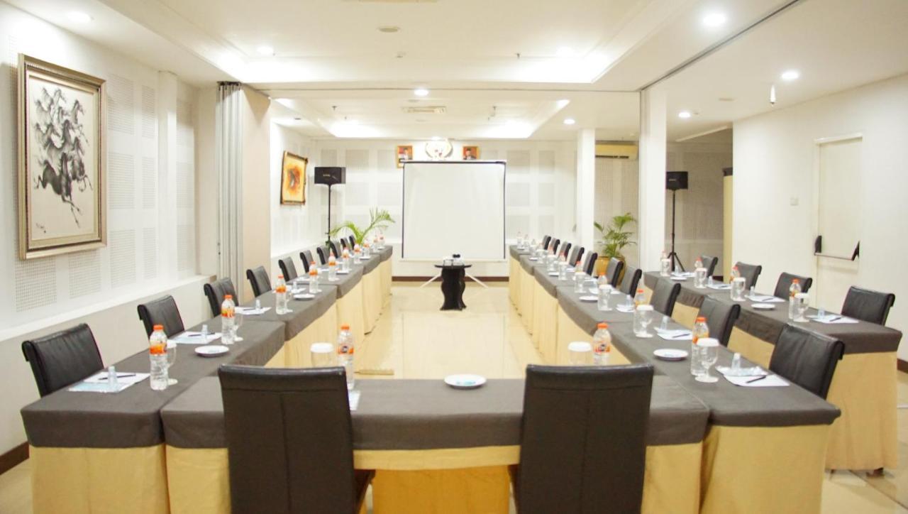 Gp Mega Kuningan Hotel 3*