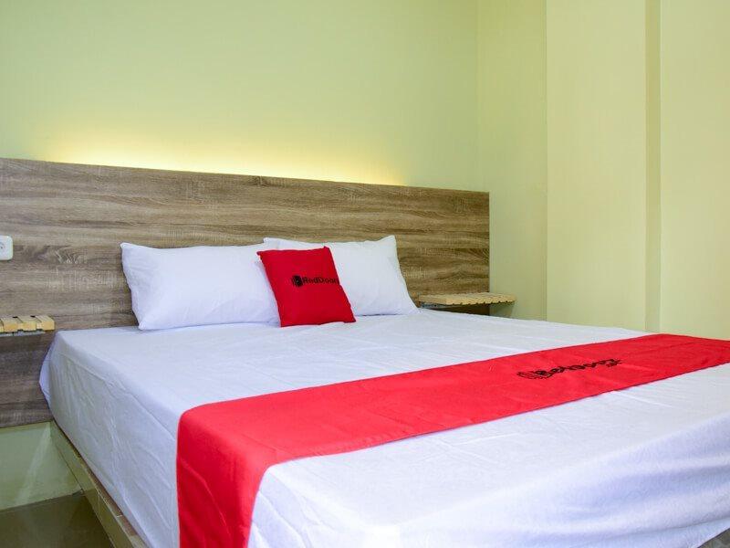 Reddoorz Near Mangga Dua Square Guest house
