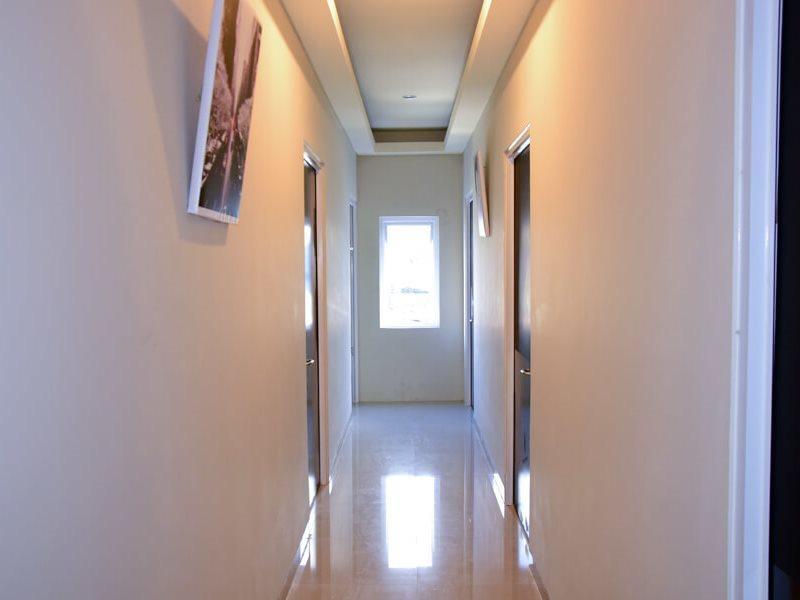 Reddoorz Near Mangga Dua Square Guest house