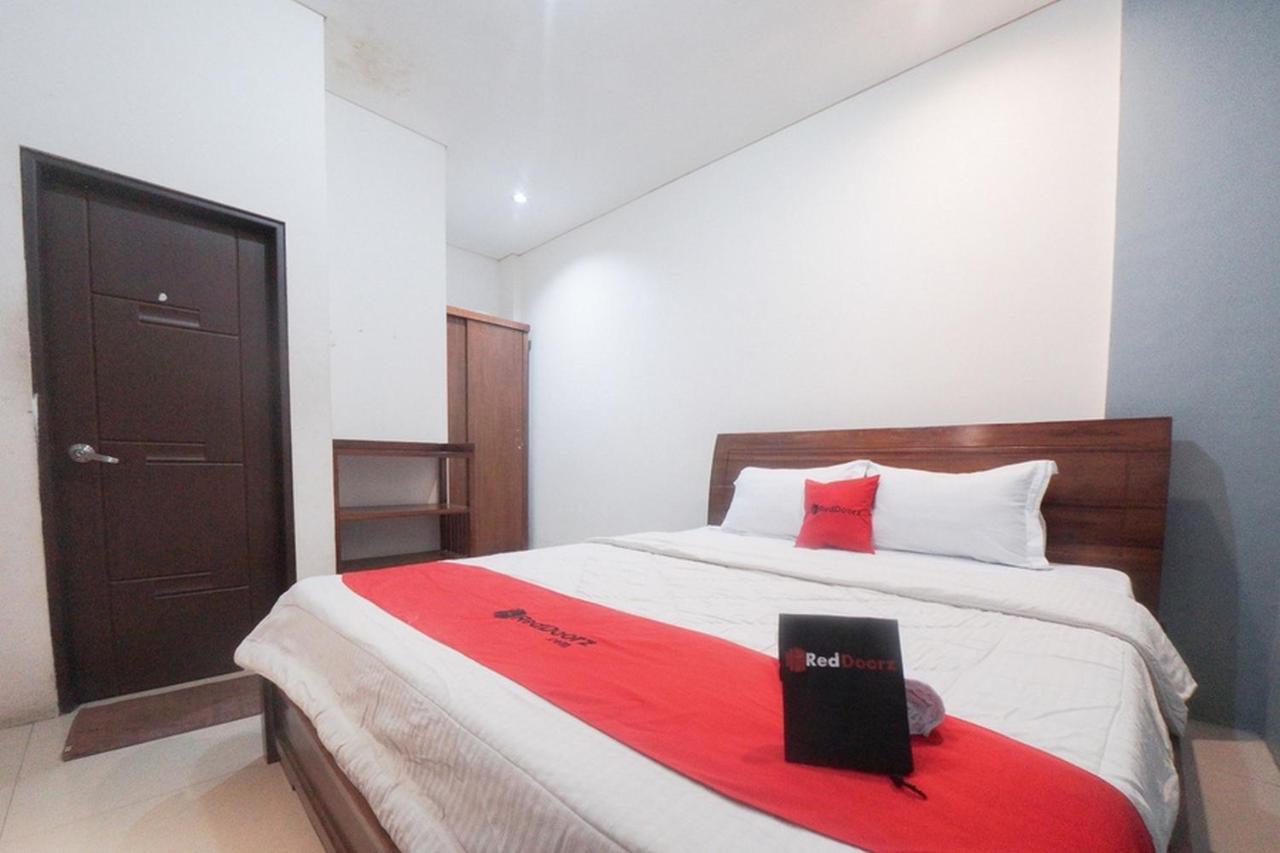 Reddoorz Near Pramuka Square Mall Guest house 3*