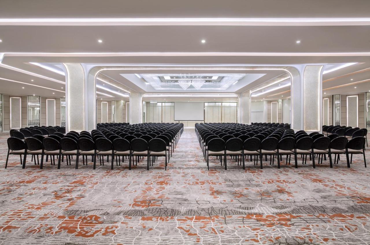 Mercure Batavia Hotel 4*