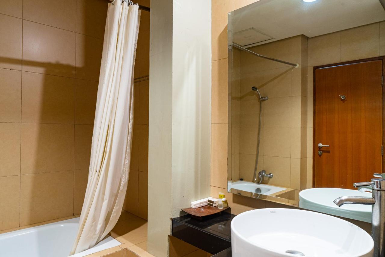 Hotel Reddoorz Near Blok M Square 3*