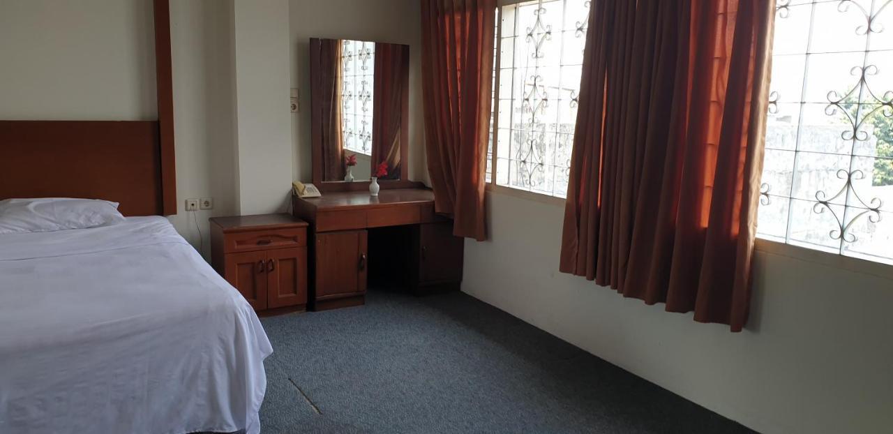 Wir Hotel *