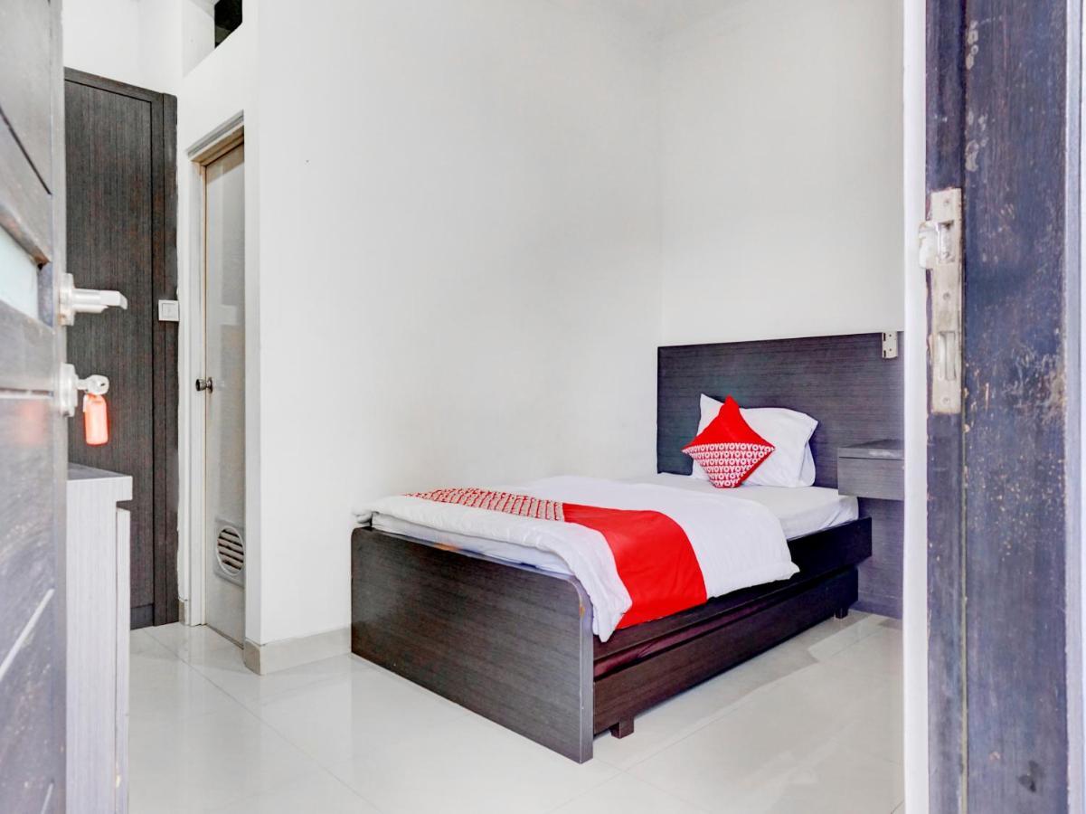 Hotel Oyo 90438 Mampang 34