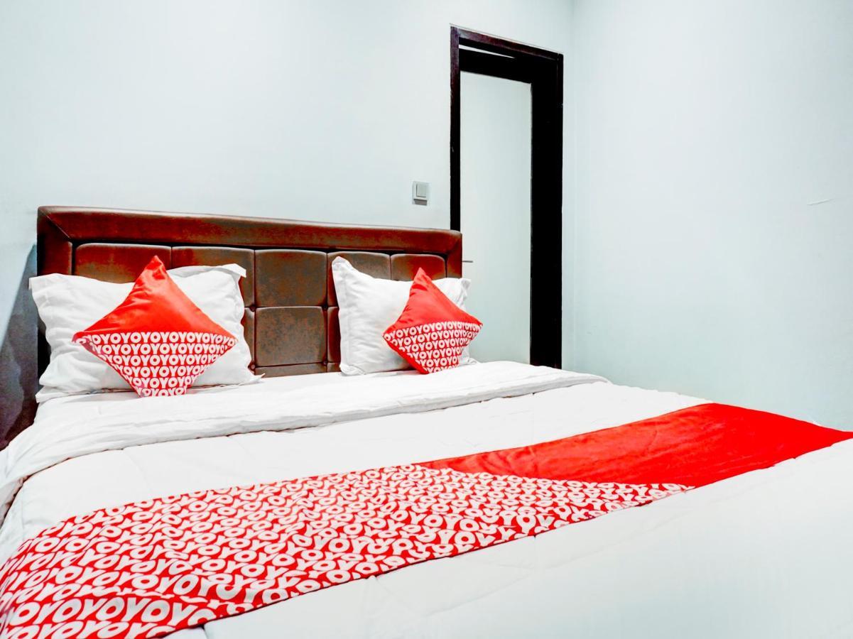Hotel Oyo 90438 Mampang 34 2*