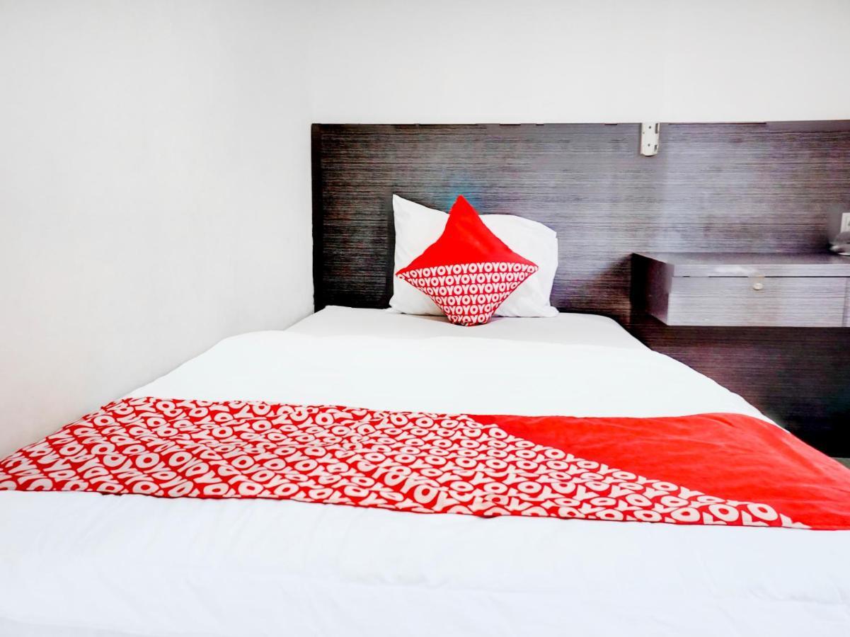 Oyo 90438 Mampang 34 Hotel Jakarta