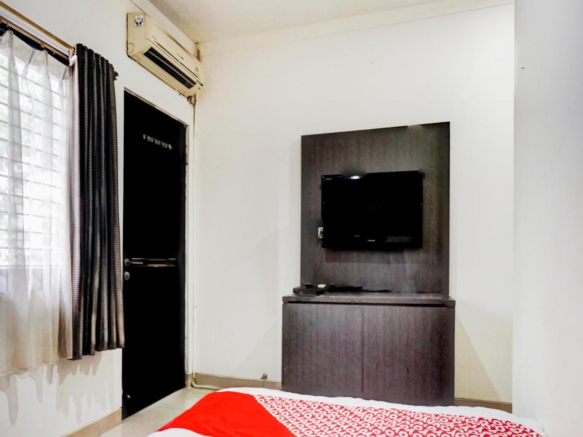 Oyo 90438 Mampang 34 Hotel