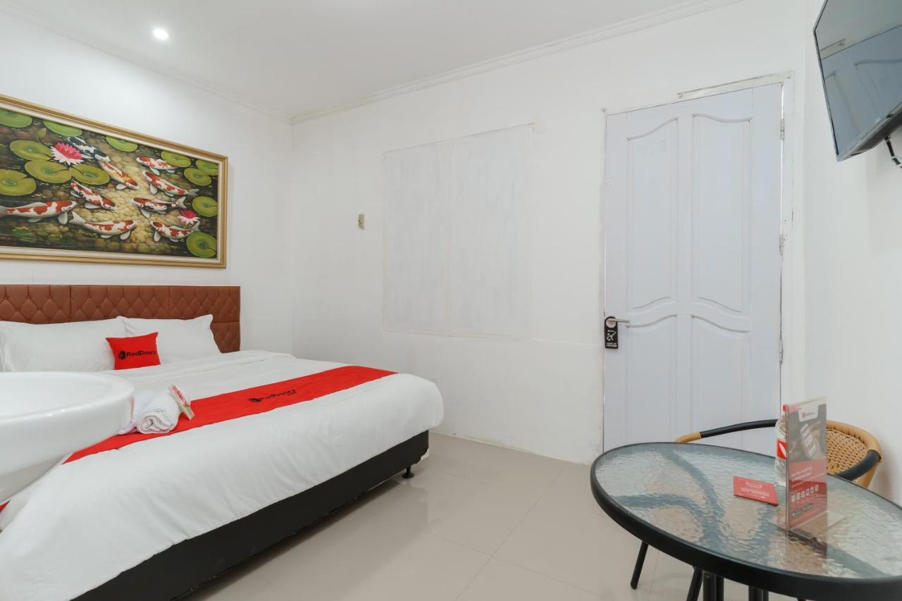 Reddoorz Syariah Near Universitas Borobudur Hotel *