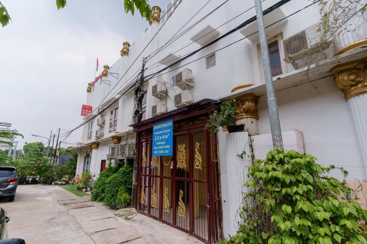 Hotel Reddoorz Syariah Near Universitas Borobudur *