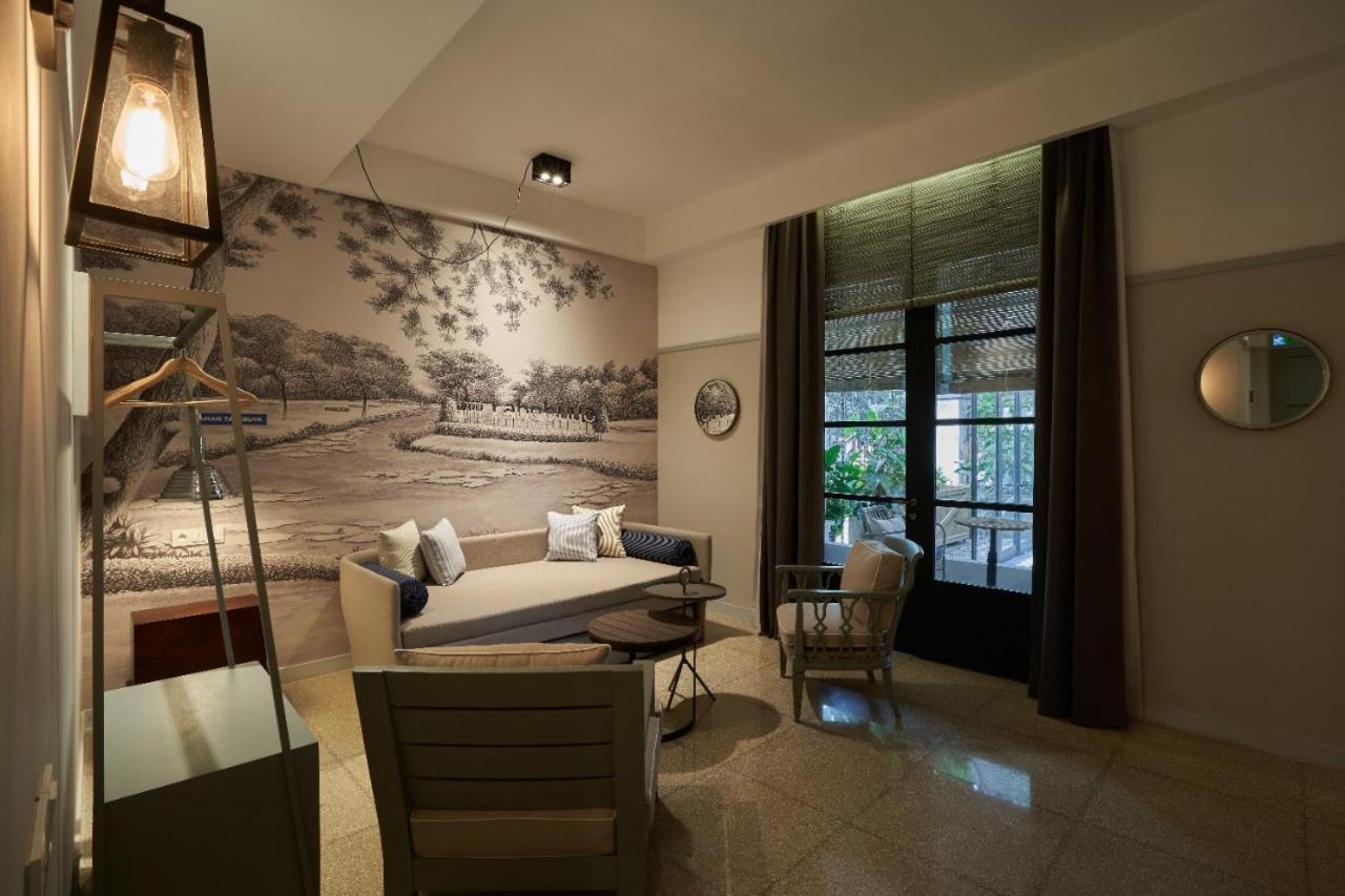 Lamandau House