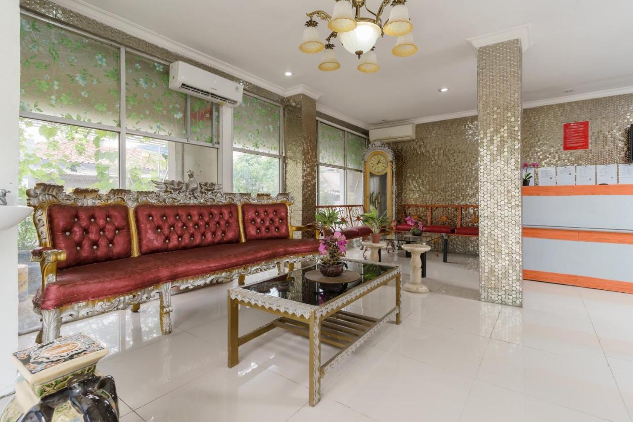 Reddoorz Syariah Near Universitas Borobudur * Jakarta
