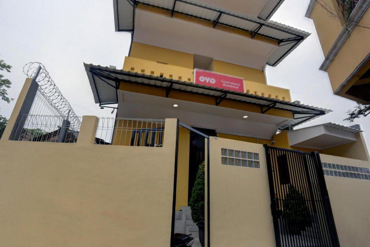 Oyo 90106 Tanah Abang Hotel 2*