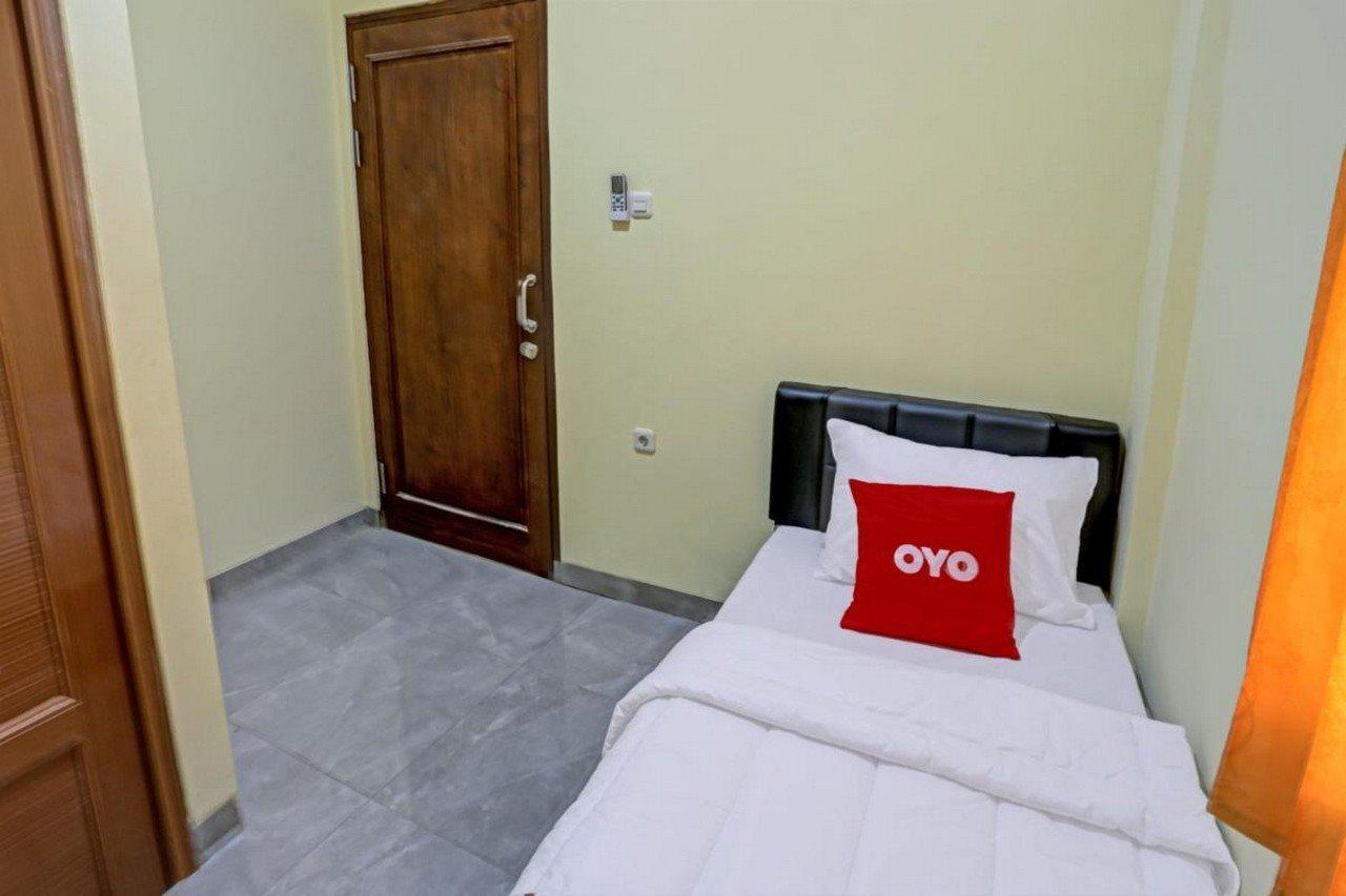 Oyo 90106 Tanah Abang Hotel 2*