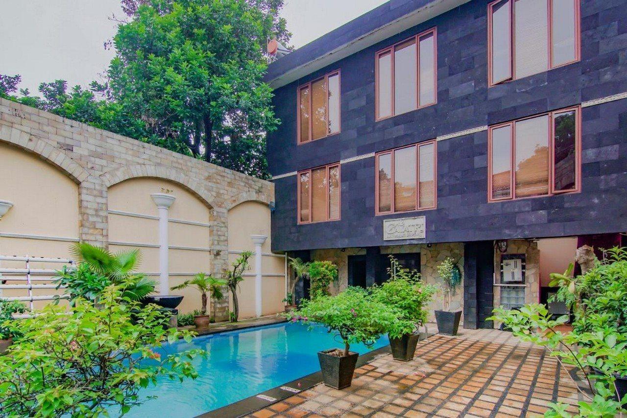 Hotel Oyo 90094 Gayatri 2*