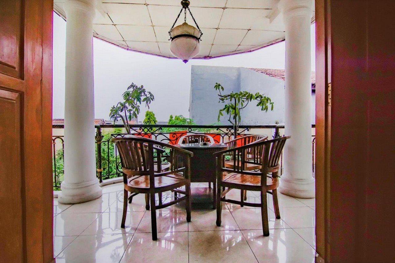 Oyo 90094 Gayatri Jakarta