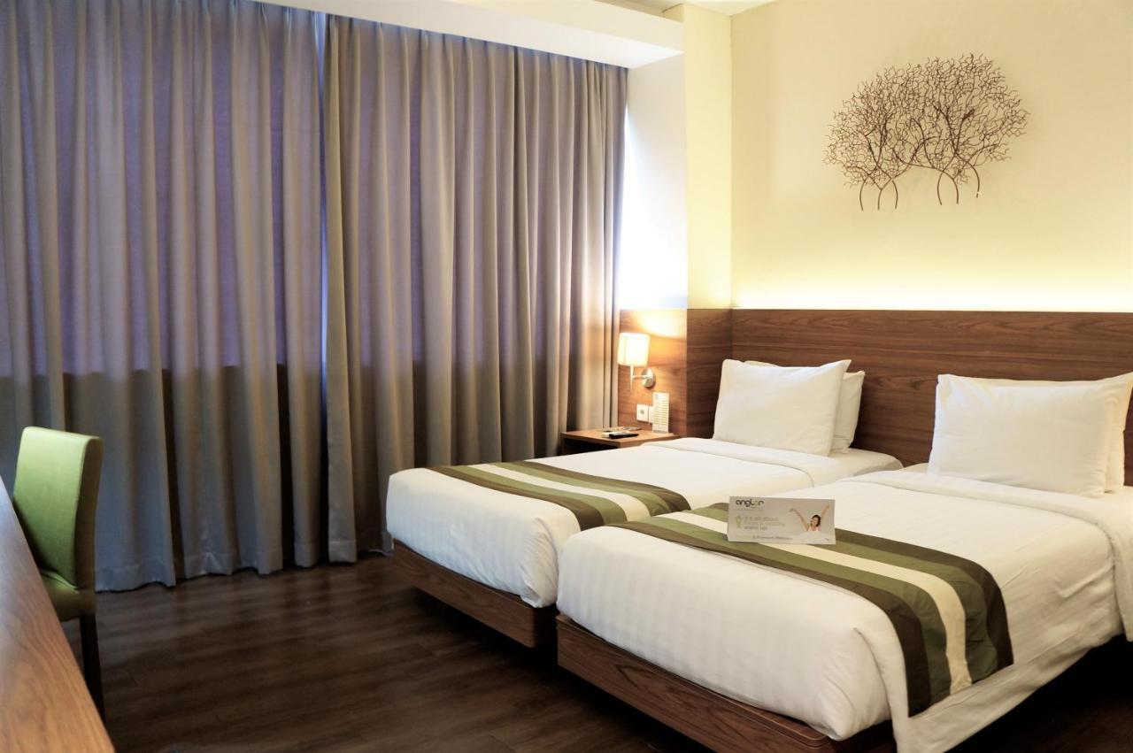 Grand Whiz Poins Simatupang Jakarta 4*