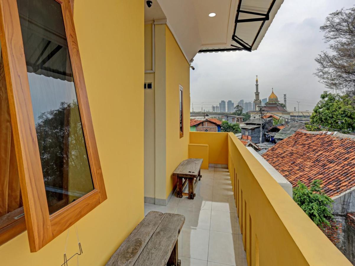 Oyo 90106 Tanah Abang Jakarta