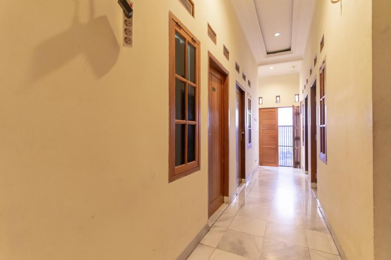 Kebon Kacang Residence RedPartner Hotel *