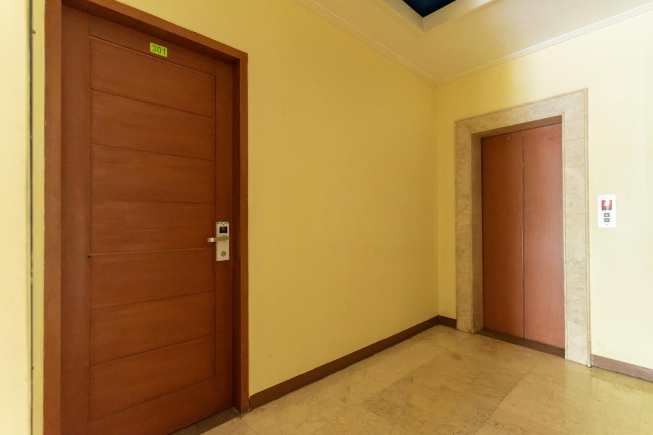 Hotel Reddoorz Near Stasiun Juanda