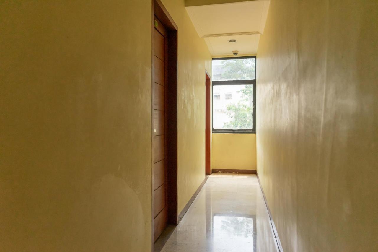 Hotel Reddoorz Near Stasiun Juanda *
