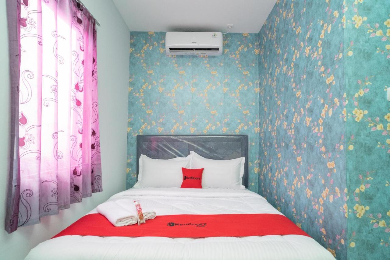 Reddoorz Near Itc Cempaka Mas 2 3*