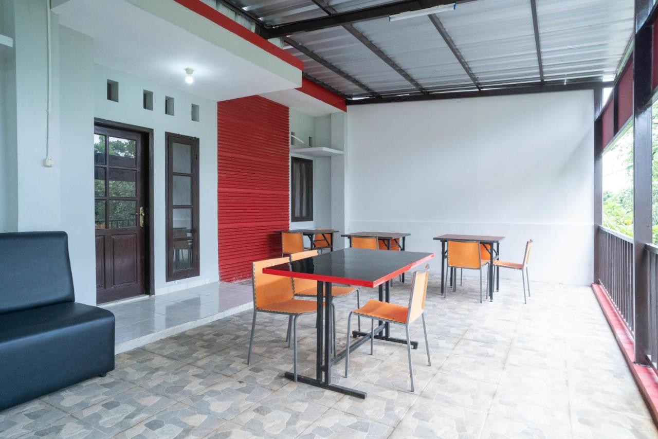Reddoorz Near Itc Cempaka Mas 2 Hotel