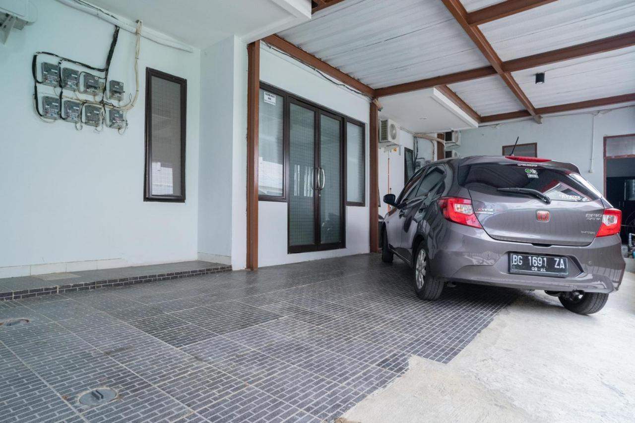 Reddoorz Near Sarinah Hotel