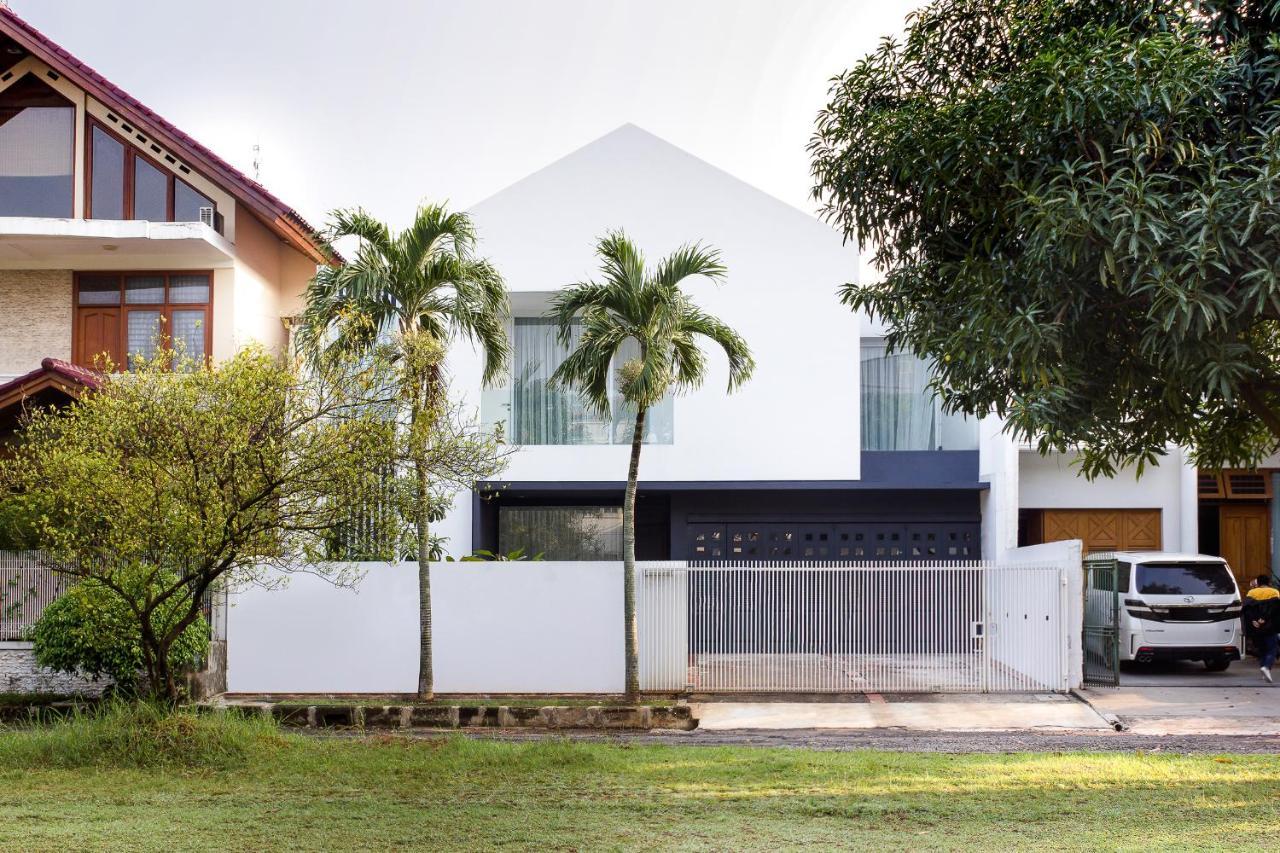 Luxury 4-Bedroom West Jakarta House - Villa 48 *