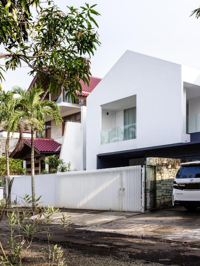 Luxury 4-Bedroom West Jakarta House - Villa 48 Villa *