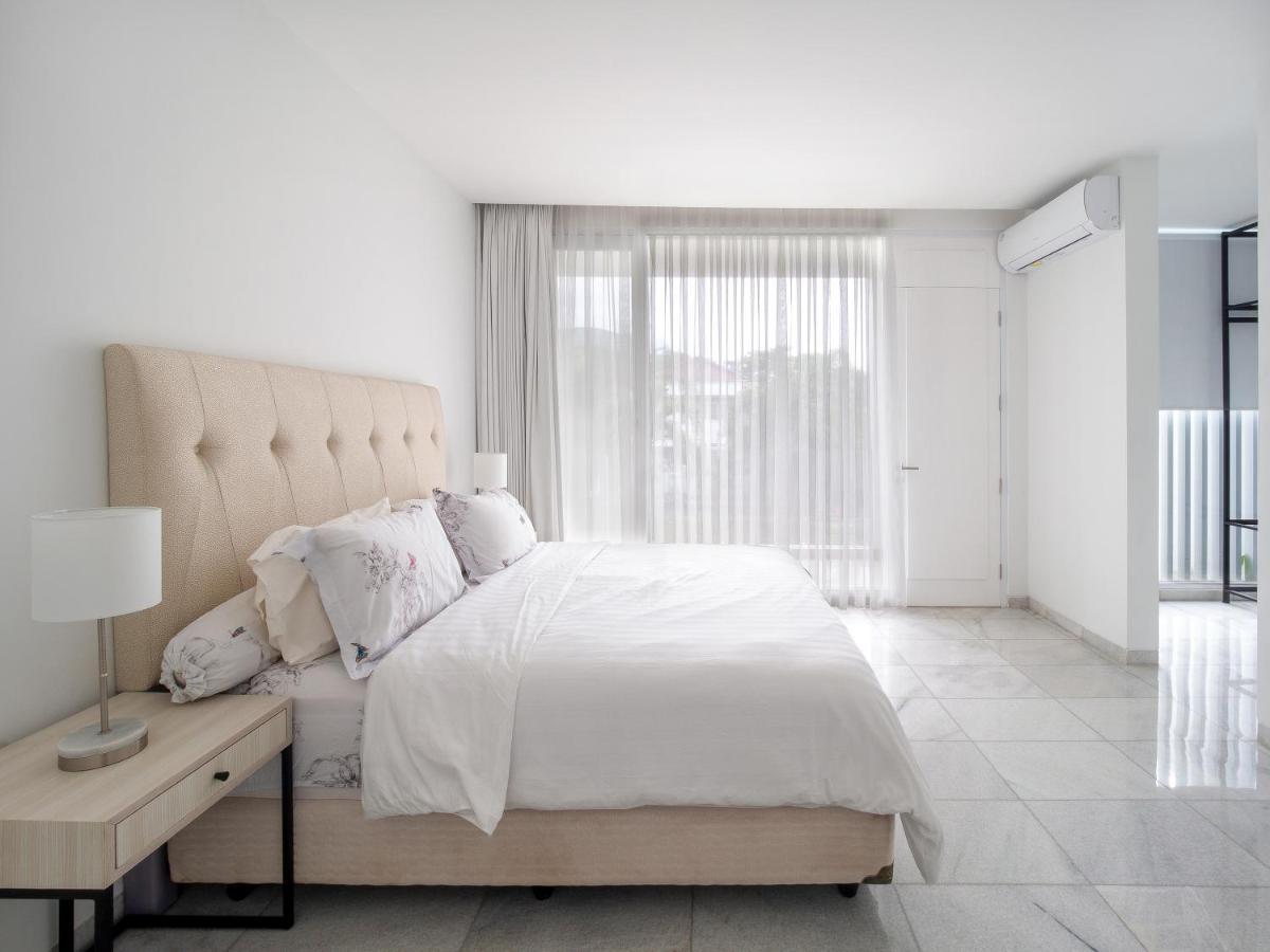 Luxury 4-Bedroom West Jakarta House - Villa 48 *