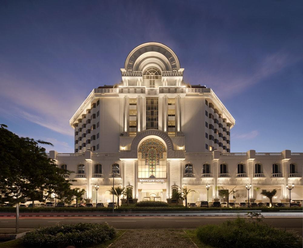 Mercure Batavia Hotel 4*