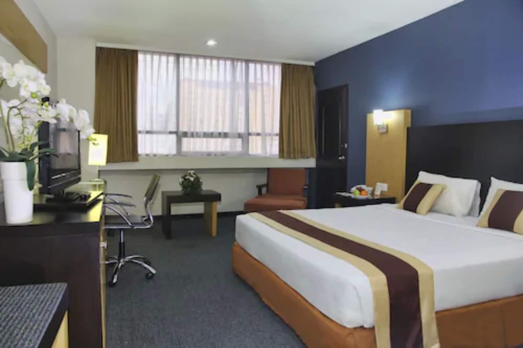 Jayakarta Hotel 4*