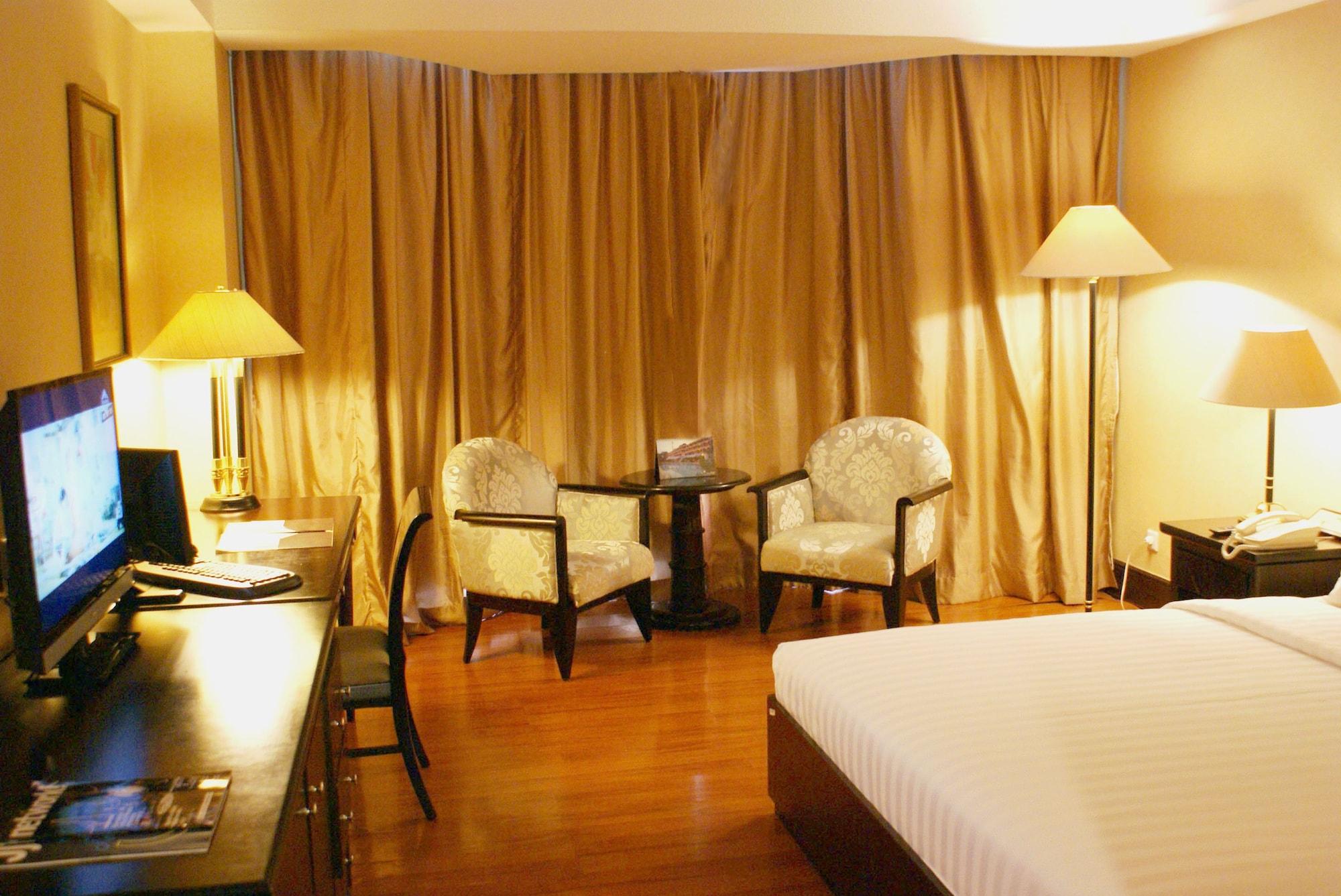 The Acacia Hotel 4*