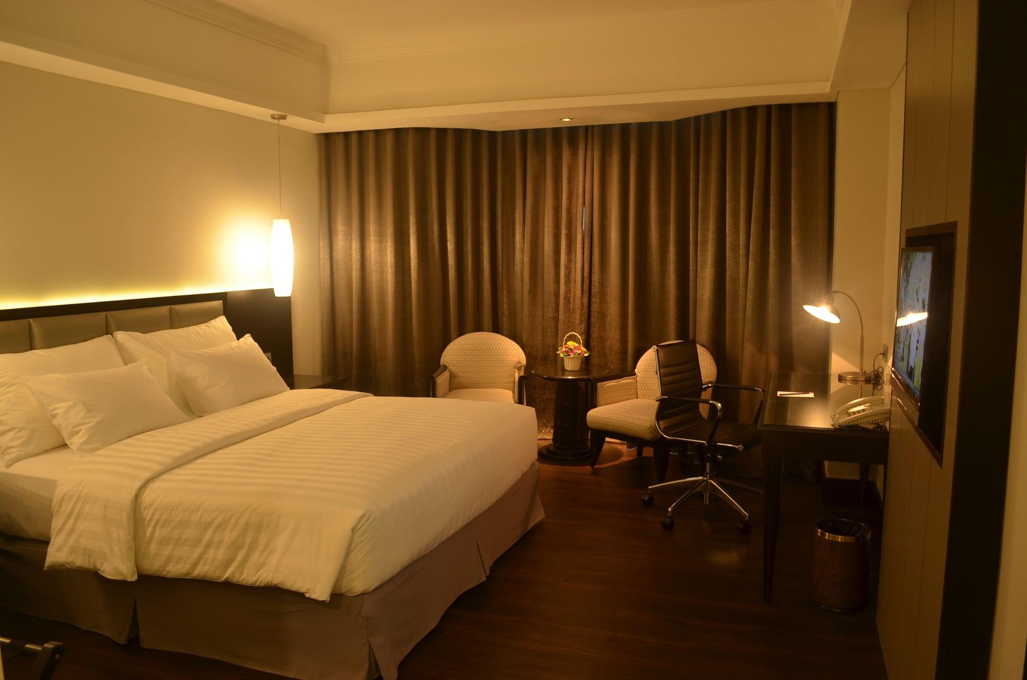 The Acacia Hotel 4*