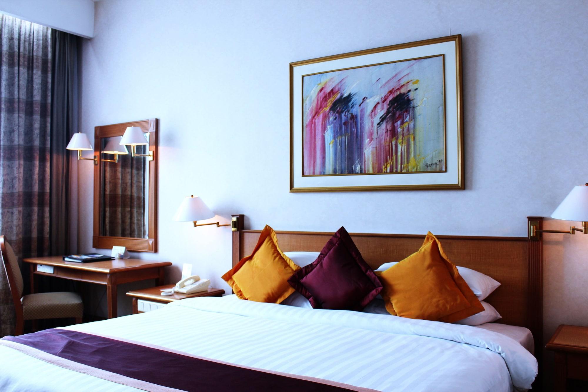 Menara Peninsula Hotel 4*