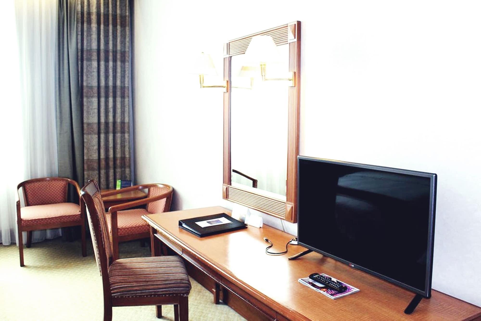 Menara Peninsula Hotel 4*