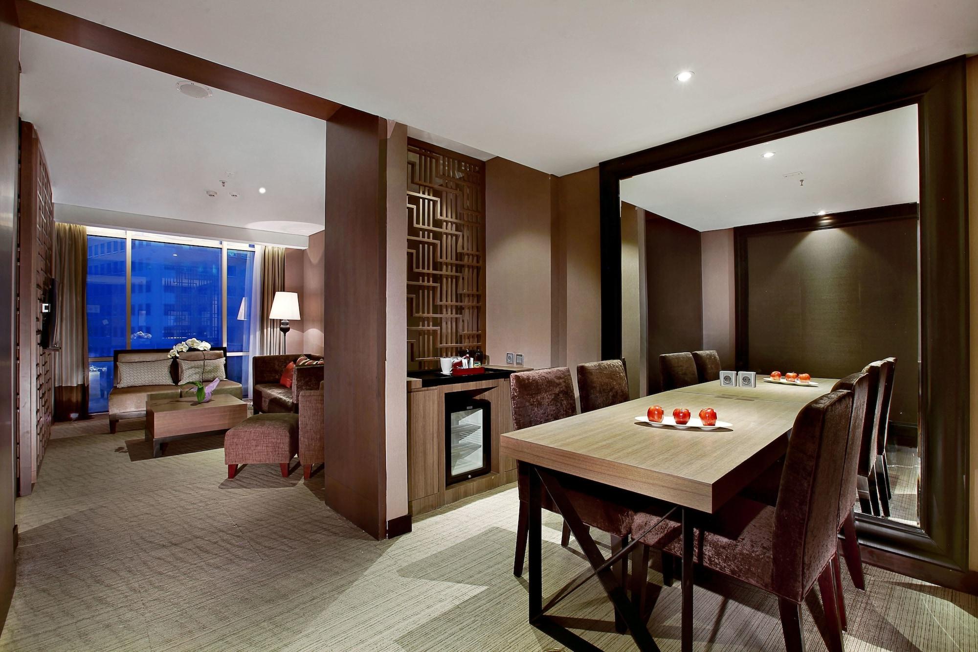 Aston Priority Simatupang And Conference Center 4*