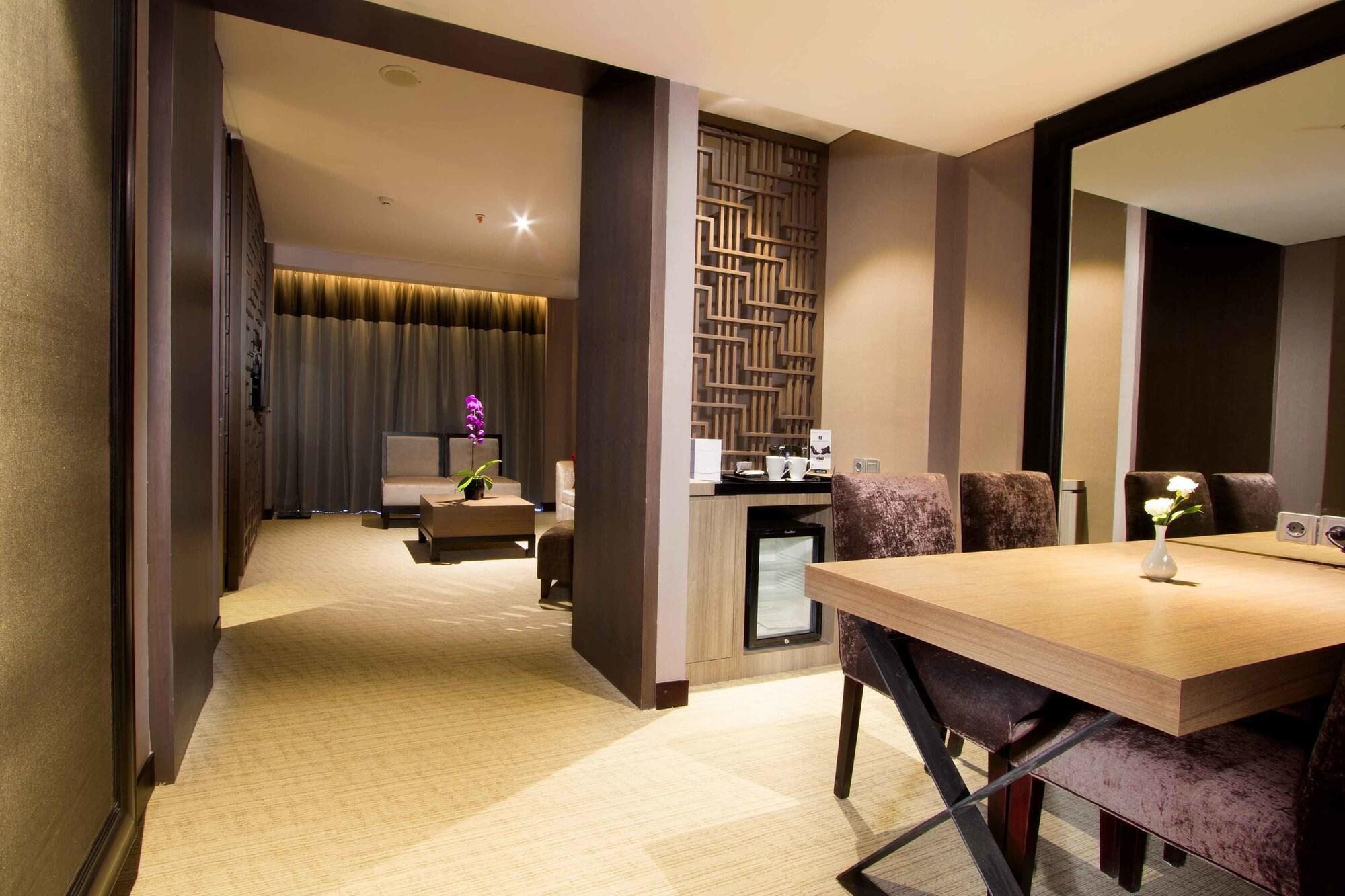 Aston Priority Simatupang And Conference Center 4*
