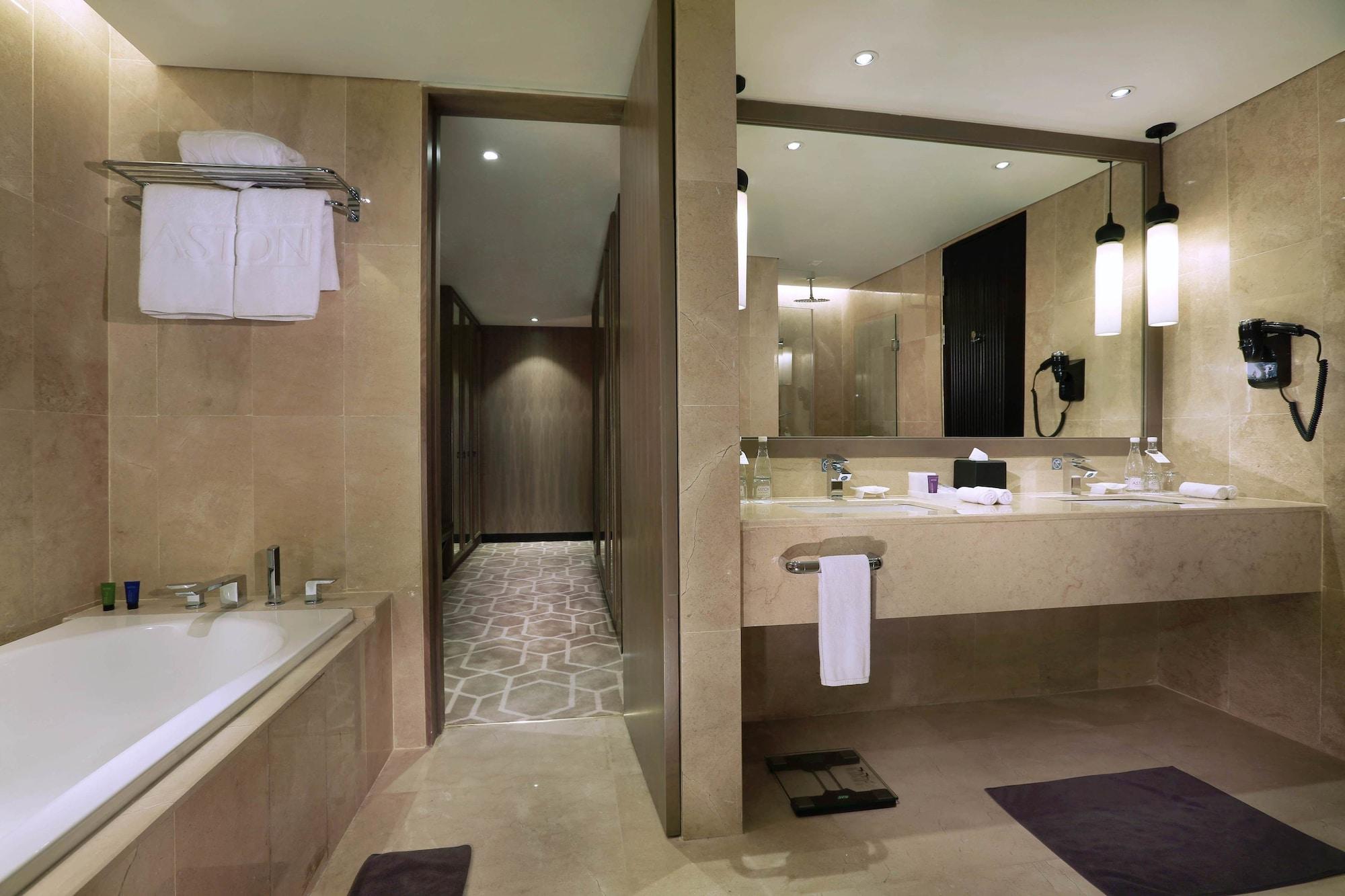 Aston Priority Simatupang And Conference Center Hotel 4*