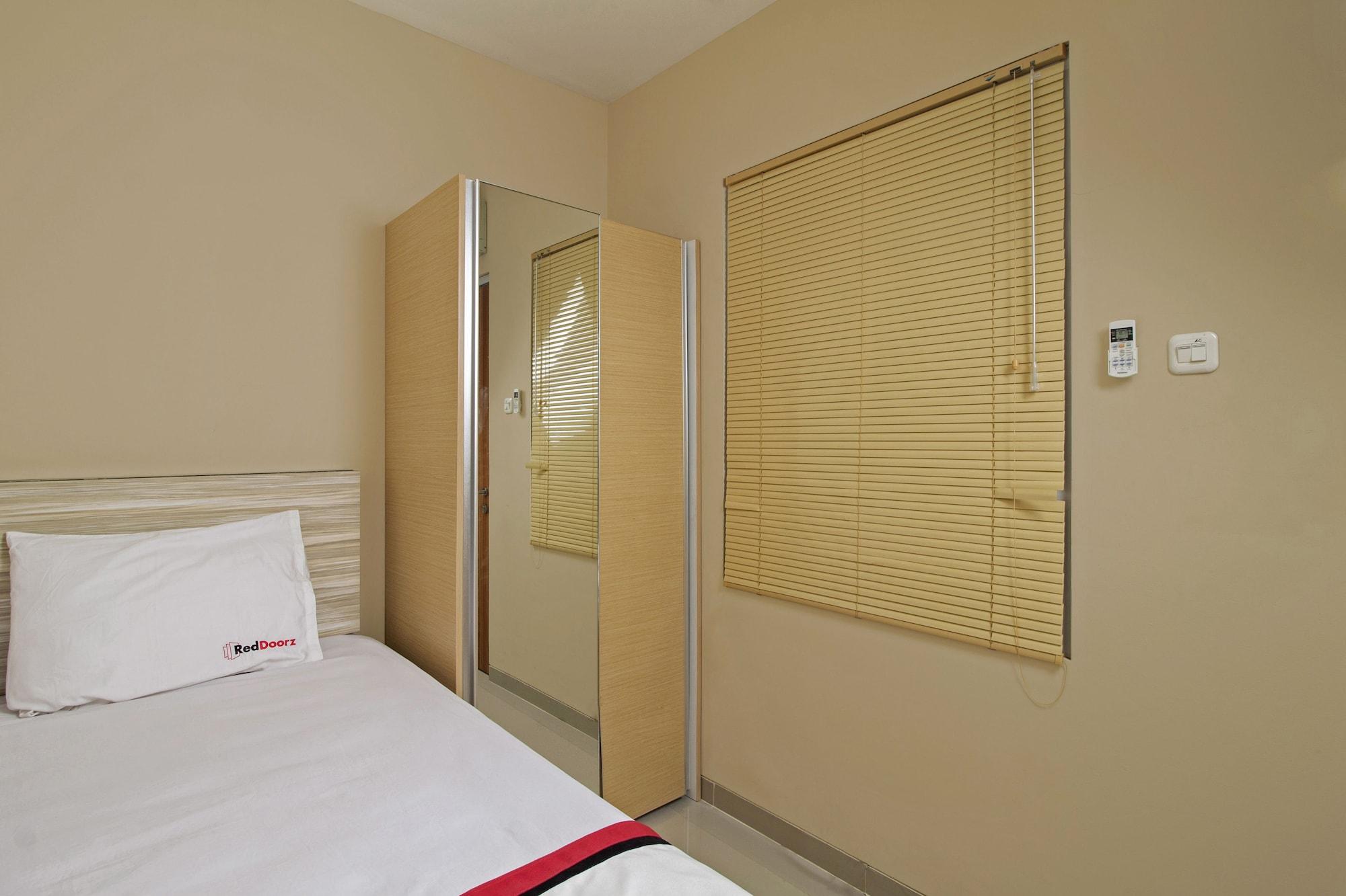 Guest house Reddoorz Plus @ Setiabudi Tengah 2*