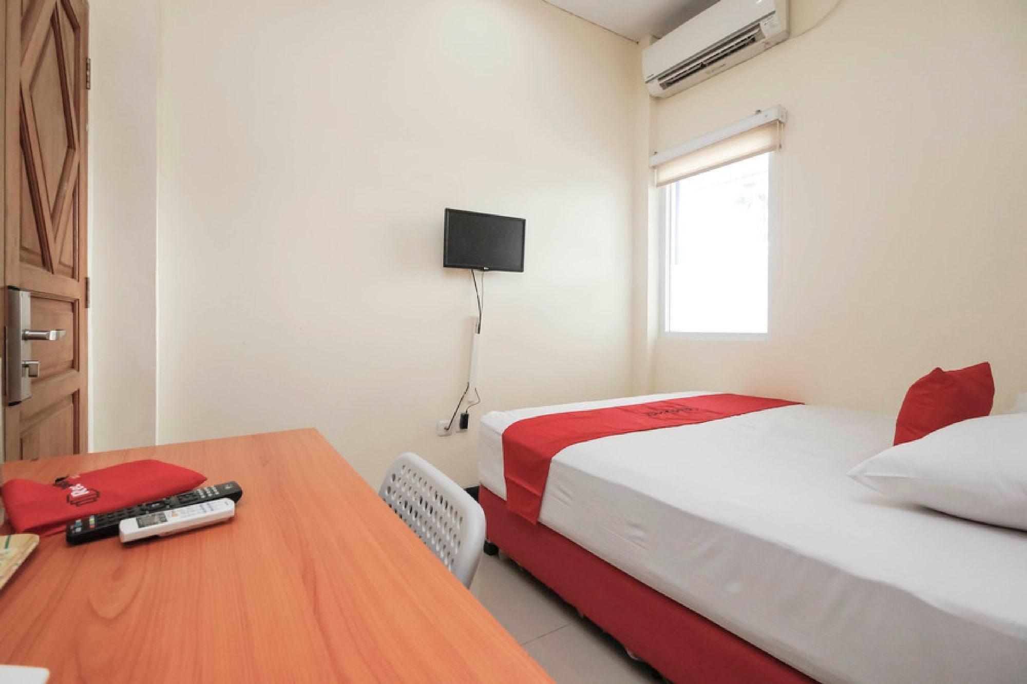 Hotel Reddoorz @ Jalan Pemuda 3*